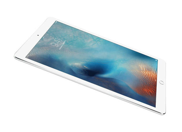 Mactrast Deals: Apple iPad Pro 9.7″ A1673 32GB WiFi Silver Bundle