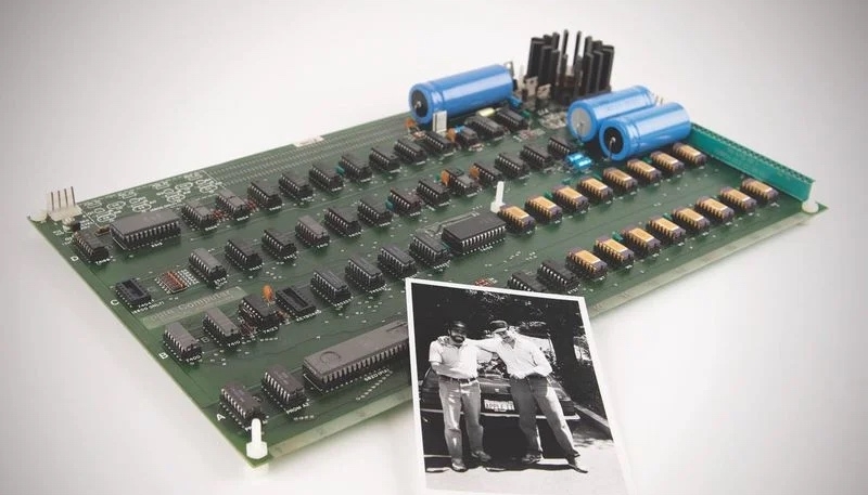 Apple-1 Owned by Original Apple Applications Engineer Redington Goes for $315,000+ at Auction